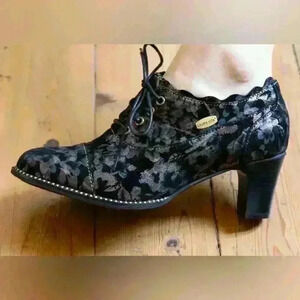 Laura Vida lace up bootie heels with metallic pattern Derbies ELCODIEO 231; 40